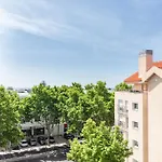 Central Cascais Apartment With Private Parking