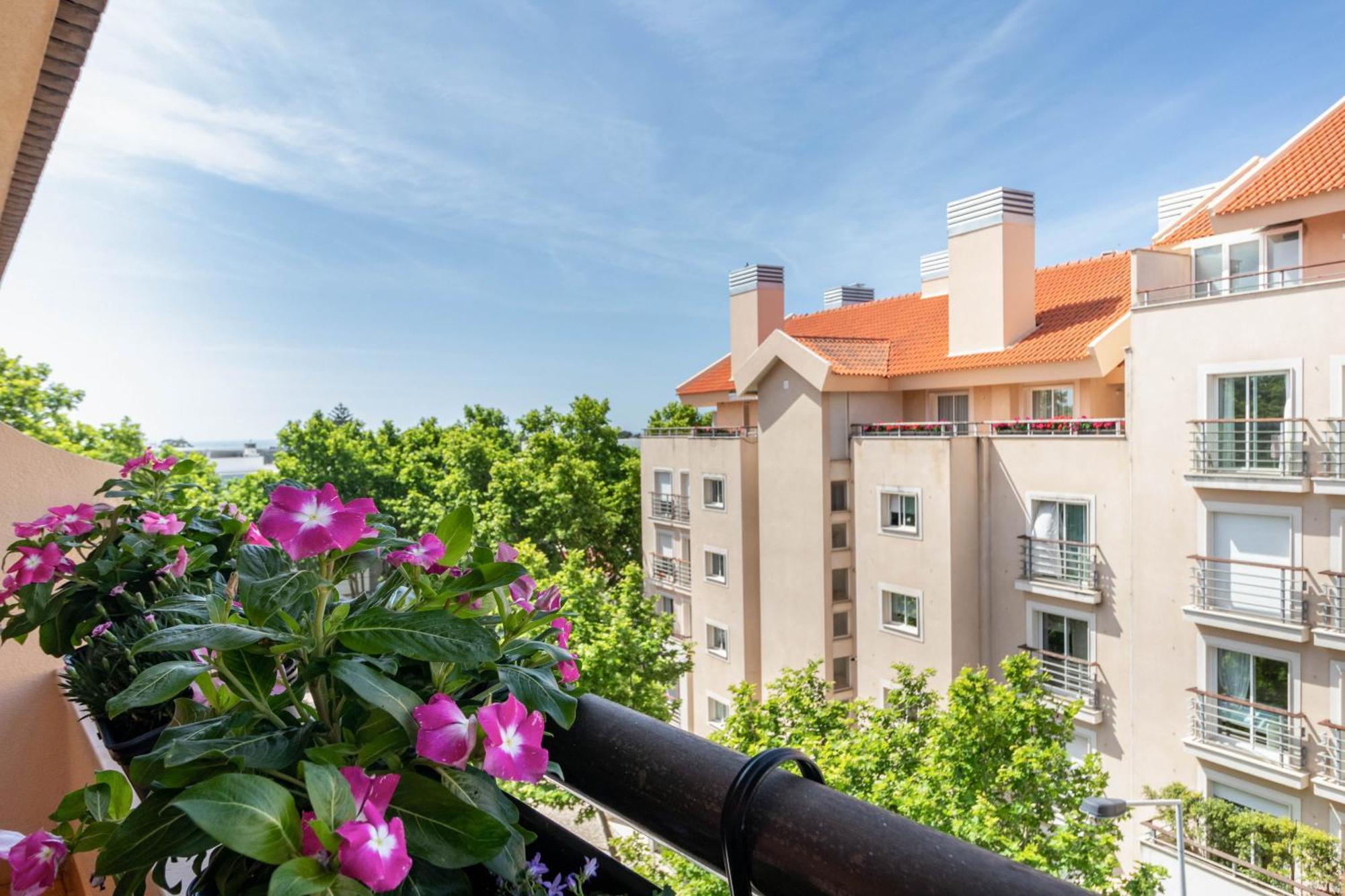 Apartamento With Private Parking Cascais